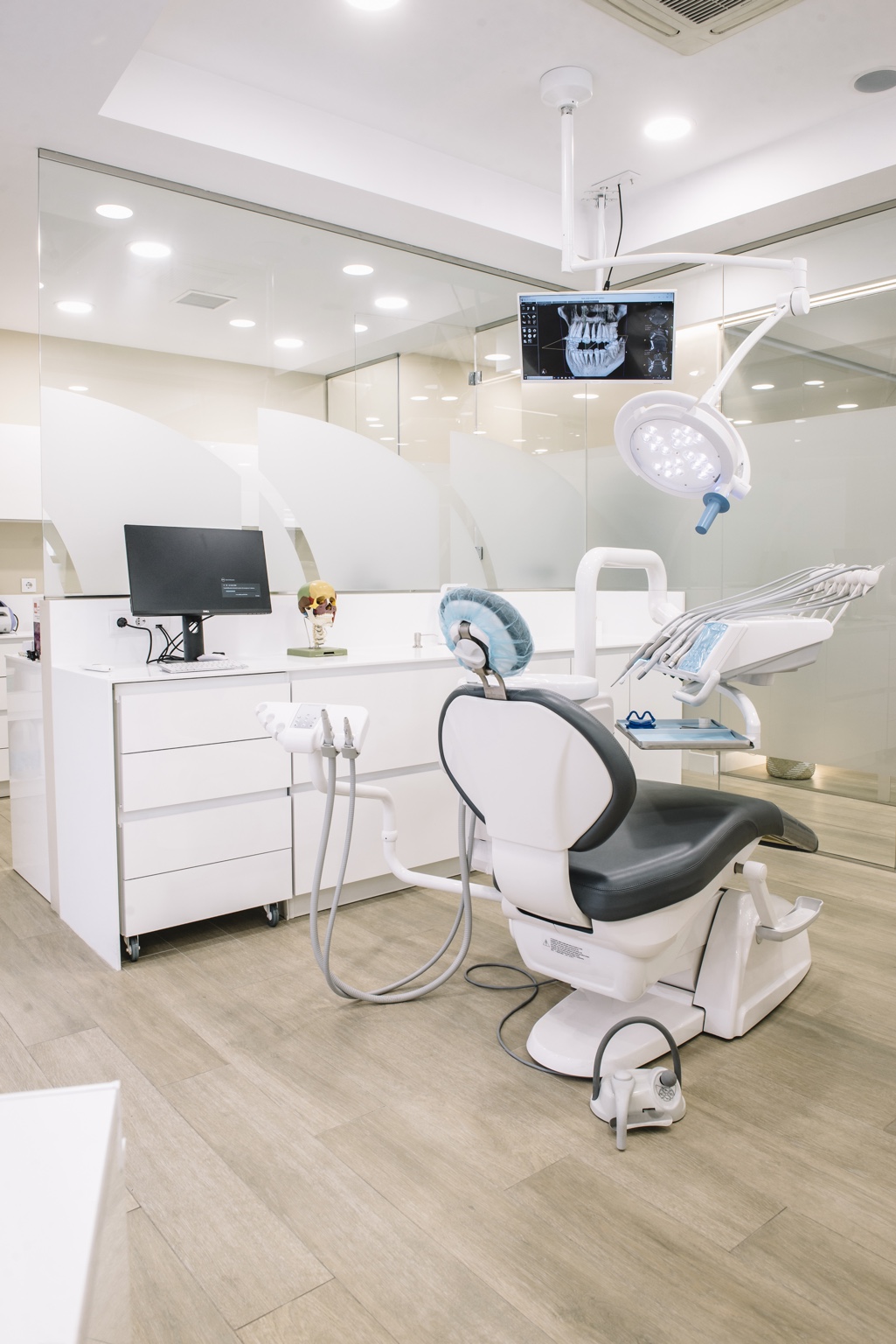 Gabinete de Clínica Mazariegos con equipamiento de odontología digital.